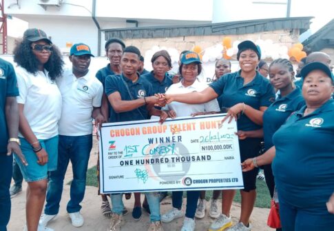 Cheque presentation to to the team